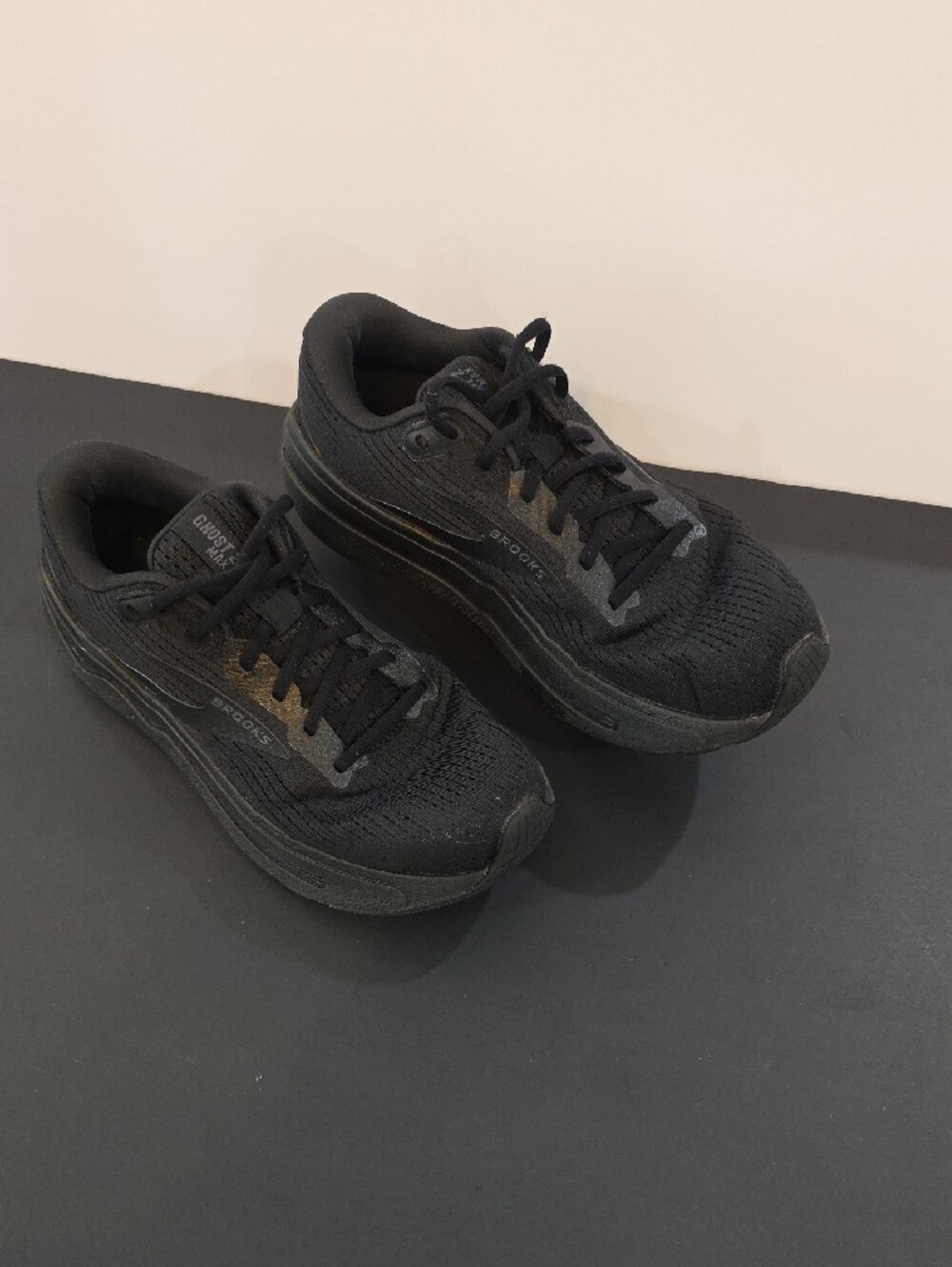 Brooks Ghost MAX 2 Women's Black Athletic Running Shoes Size 8 - Picture 2 of 10